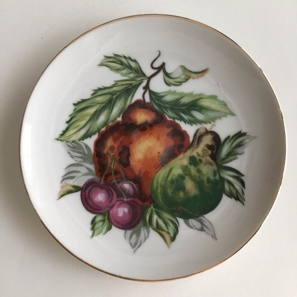 Vintage PAIR Wall Fruit Plates 6 1/4” Hand Painted Gold Rim Kitchen Farmhouse - Picture 8 of 16